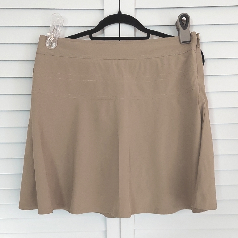 Athleta Skort,‎ Size Large, Tan, Workout Skirt w/ attached Shorts, Poly Spandex